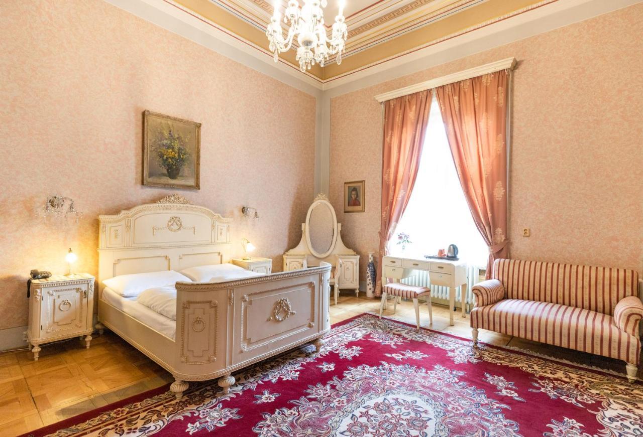 Vila Lanna Prague Luaran gambar